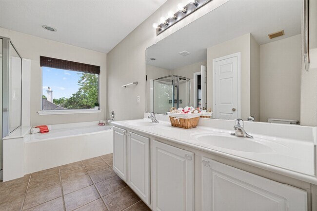 Building Photo - 16855 Carrollton Creek Ln