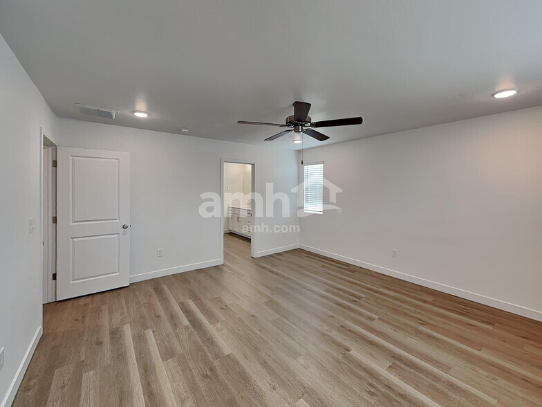 Building Photo - 6975 N 125th Dr