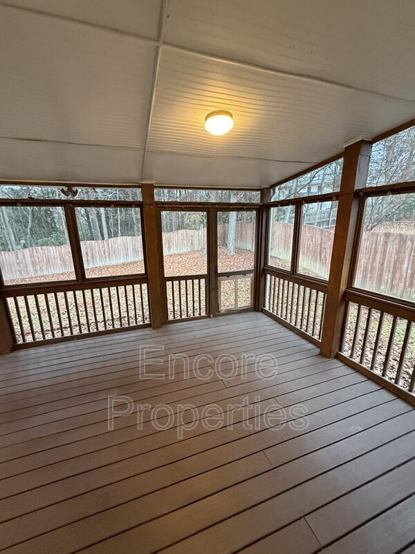 Building Photo - 6225 Saybrooke Dr