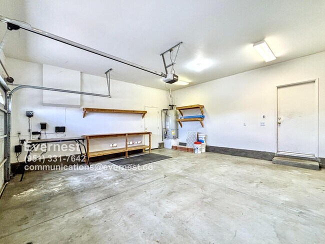 Building Photo - Beautiful 3-Bedroom Home with Fireplace an...