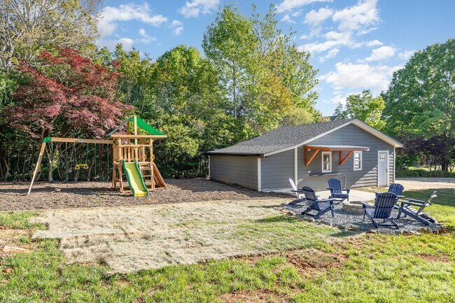 Building Photo - 8823 Dartmoor Pl