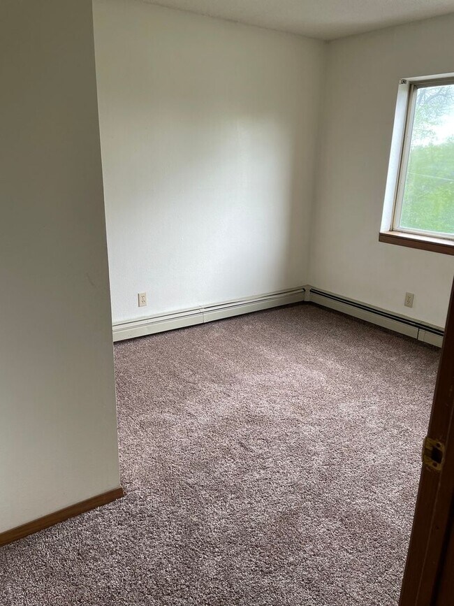 Building Photo - First month FREE ($1290 value) Four Bedroom