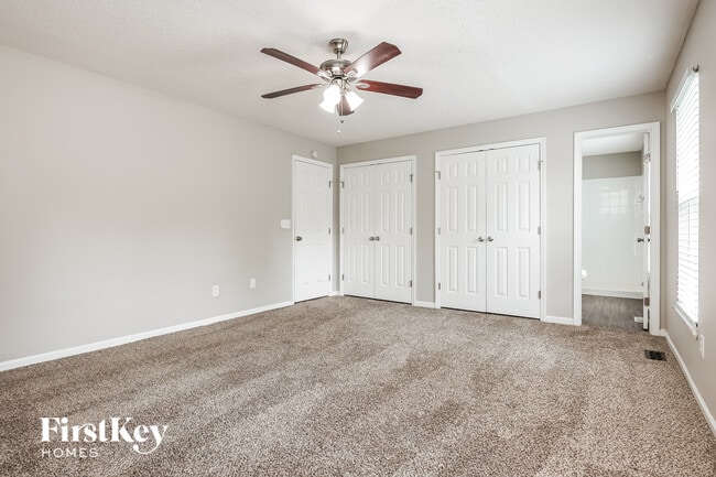 Building Photo - 8405 Old Carriage Ct