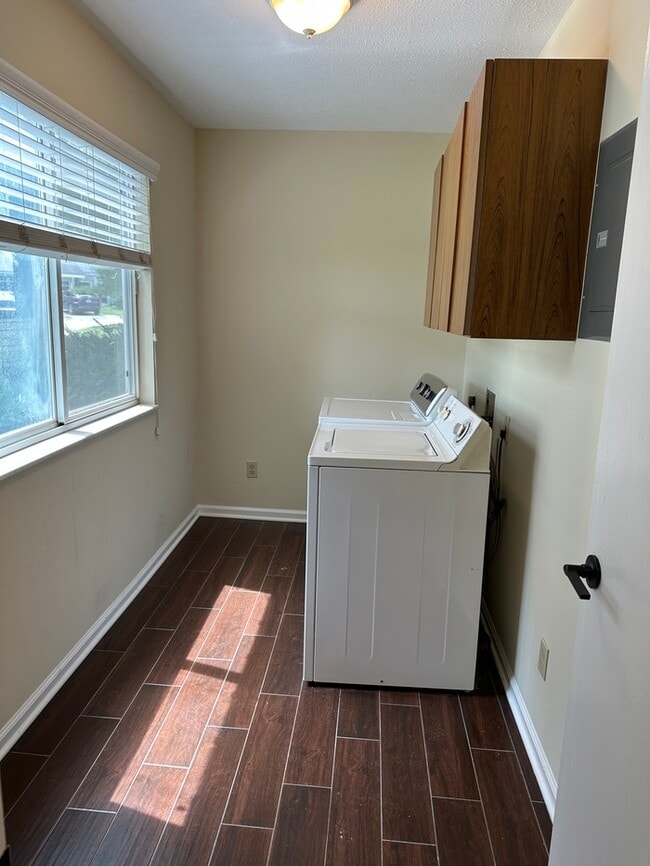 Building Photo - Townhome in Ballwin!!