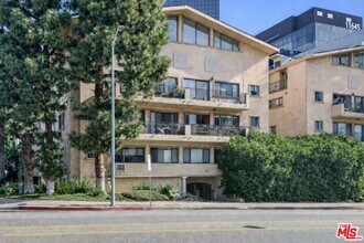 Building Photo - 1154 S Barrington Ave