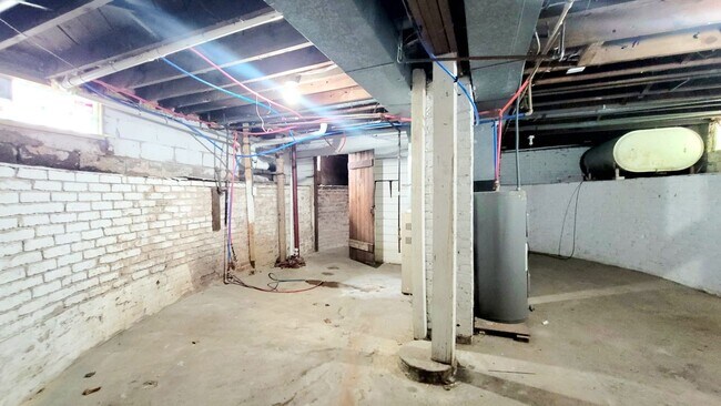 Building Photo - 721 Haney Ave