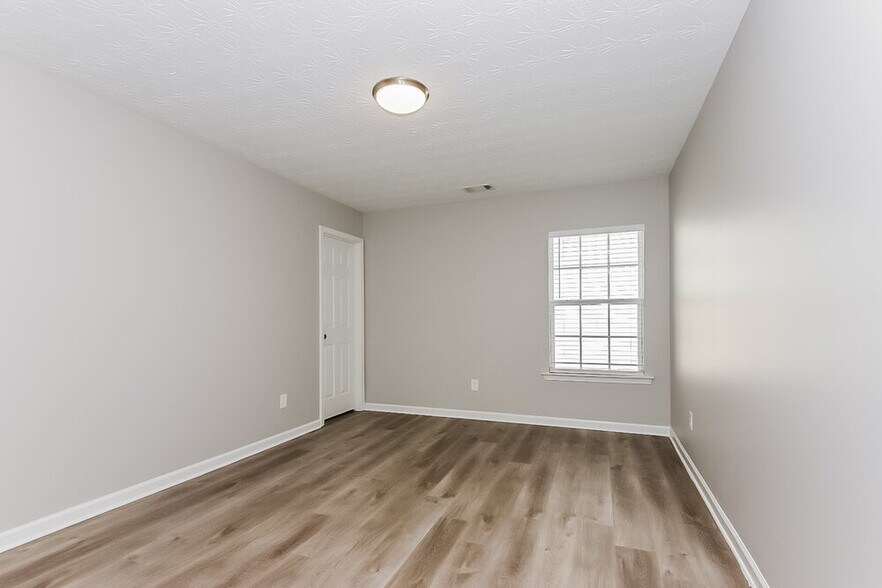 Building Photo - 495 Branch Valley Dr