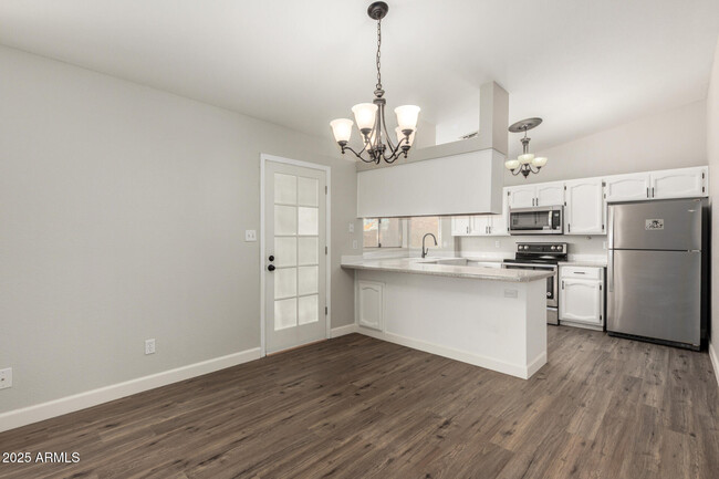 Building Photo - 421 E San Angelo Ave