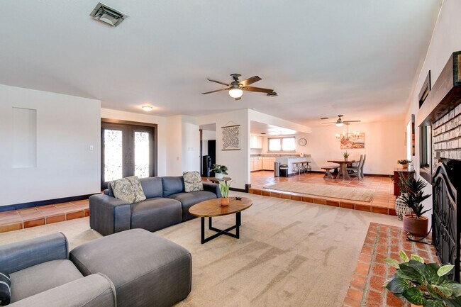 Building Photo - Paradise Palms – No neighbors behind you –...