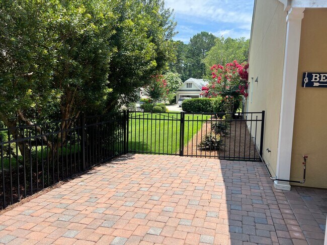 Building Photo - ONE MONTH FREE!* Gorgeous One-Level Ranch ...