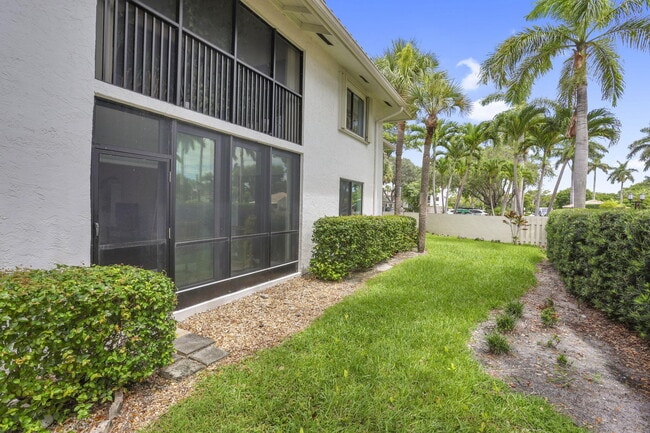 Building Photo - 100 Pelican Pointe Dr