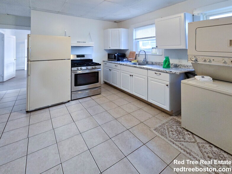 Building Photo - 63 Pinckney St