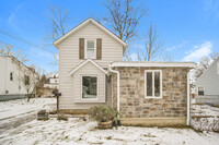 Building Photo - Charming 2-Bedroom