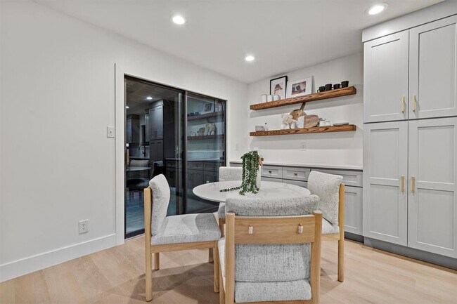 Building Photo - 5102 Summerset Trail