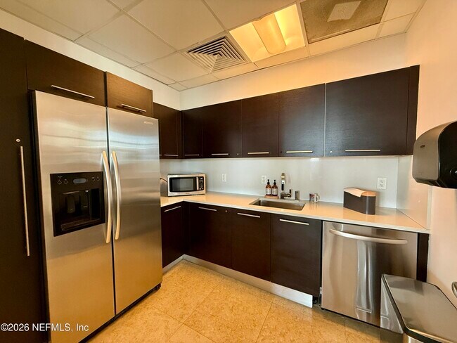 Building Photo - 1431 Riverplace Blvd