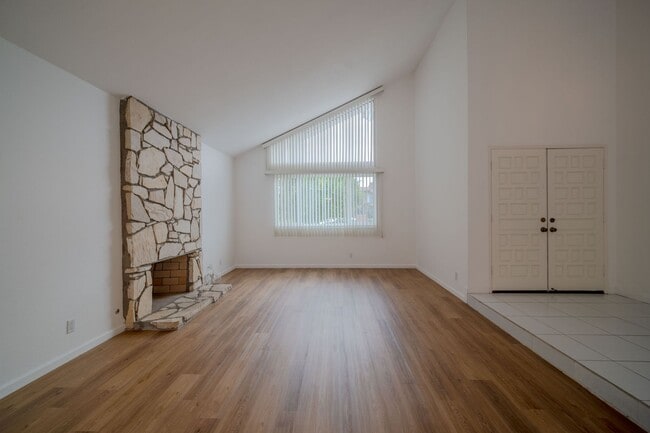 Building Photo - Fountain Valley Family home