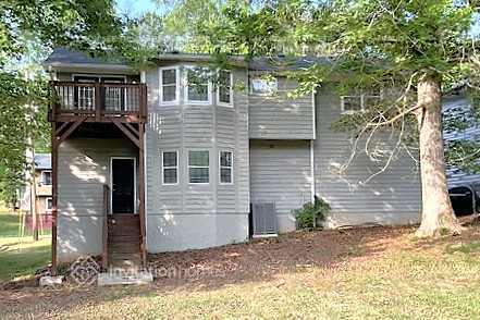 Building Photo - 724 Pepperwood Ln