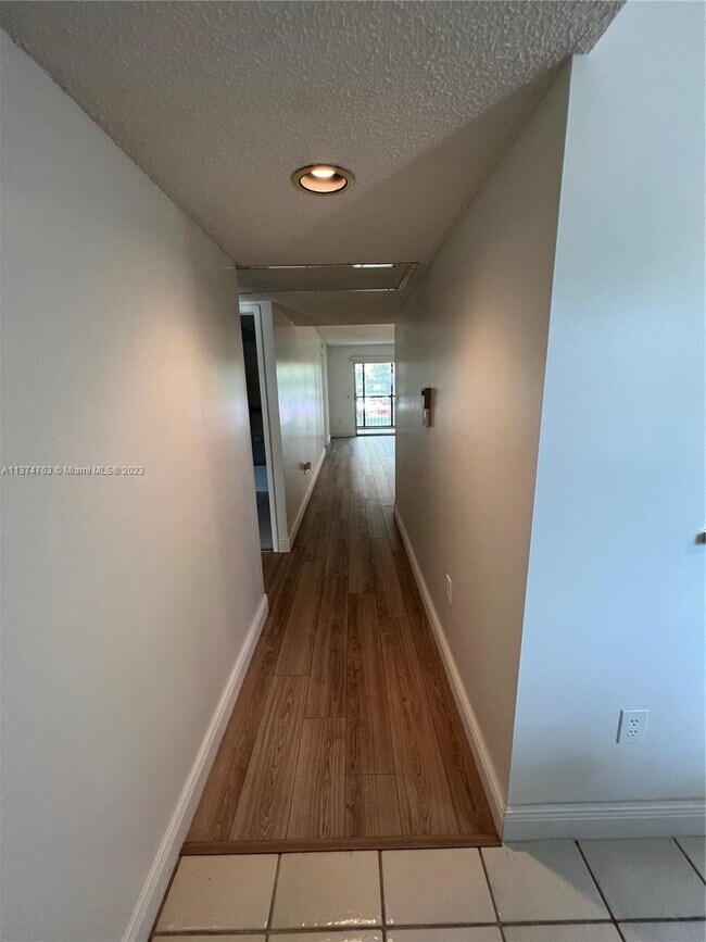 Building Photo - 901 SW 138th Ave