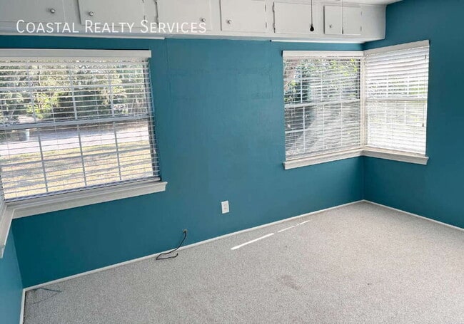 Building Photo - 32 Bay Dr NE