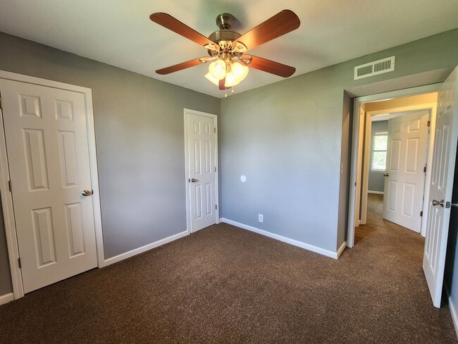 Building Photo - 3 Bedroom 1.5 Bath home in Shawnee!