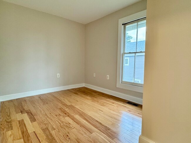 Building Photo - 625 Goldsborough St