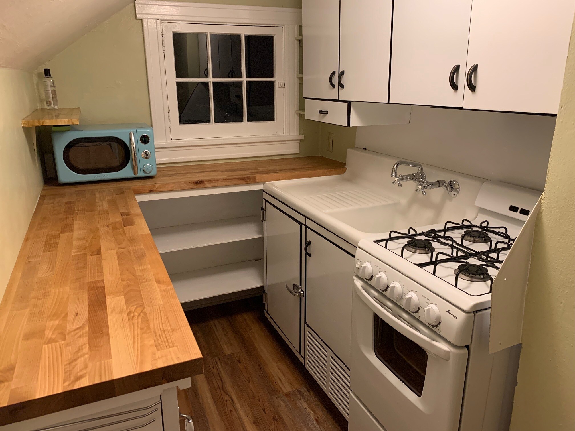 Kitchen - 708 Vine St