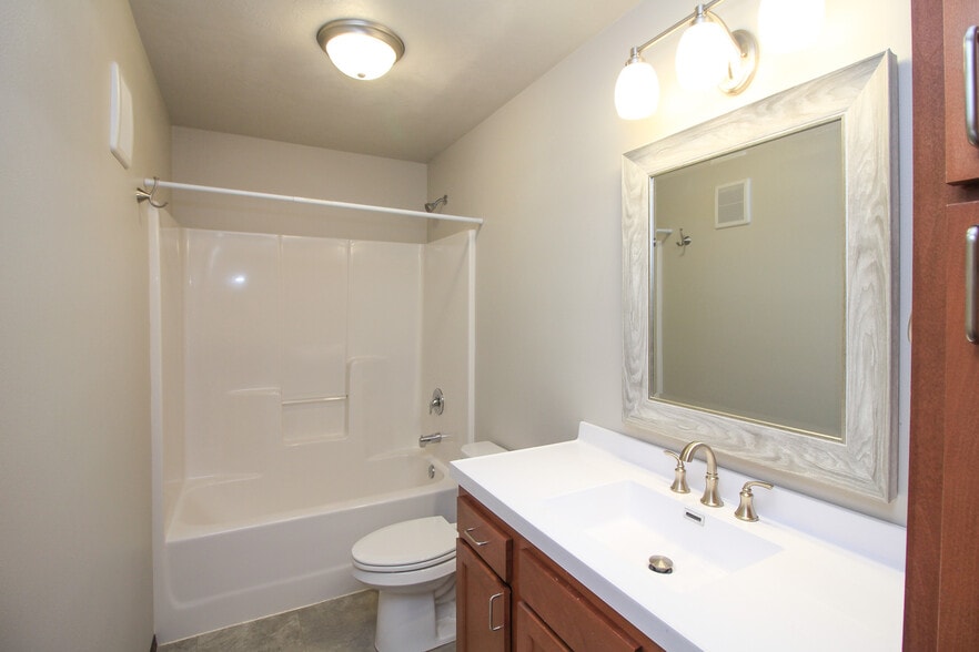 Building Photo - 110 Tanner Ct