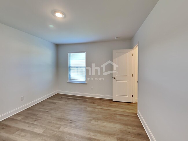 Building Photo - 212 Argea Dr