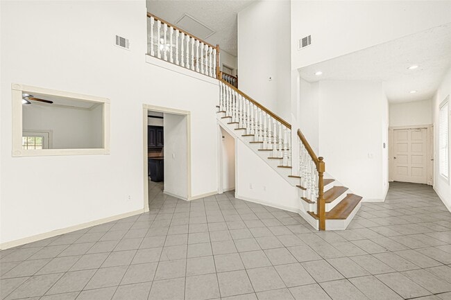 Building Photo - 10535 Emnora Ln