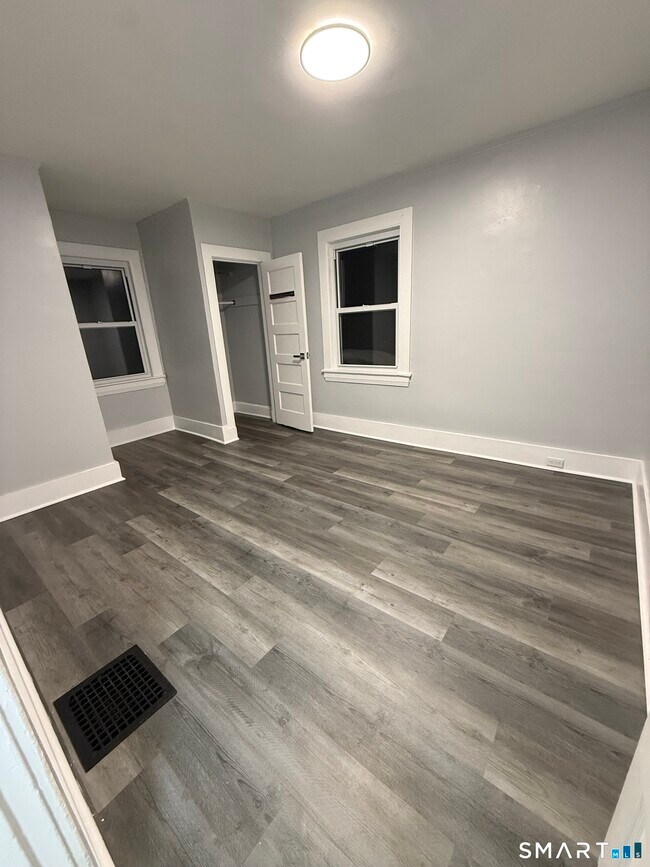 Building Photo - 36 Carver St