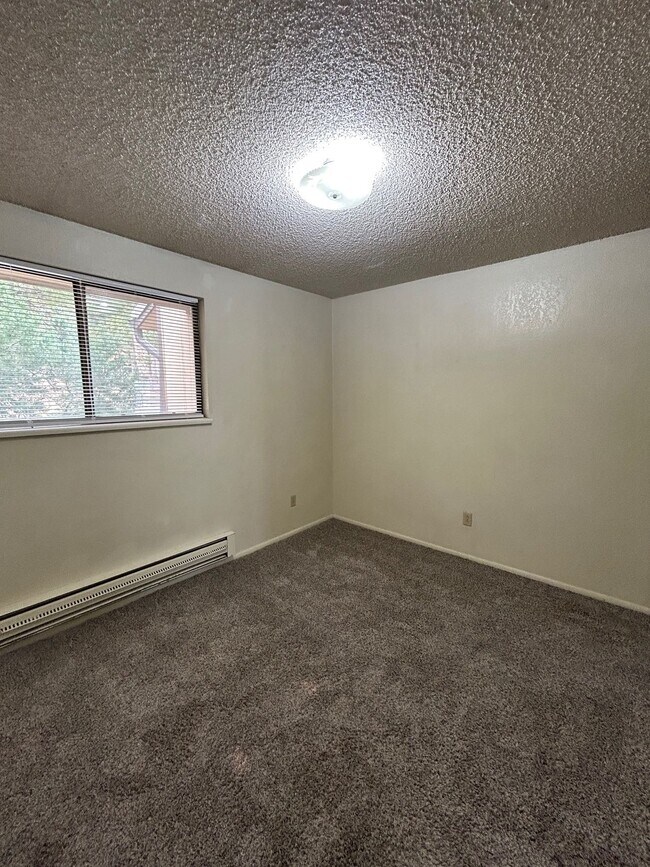 Building Photo - 2119 Marigold St