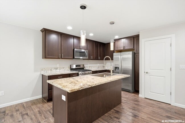 Building Photo - 1553 N Ravens Best Cir