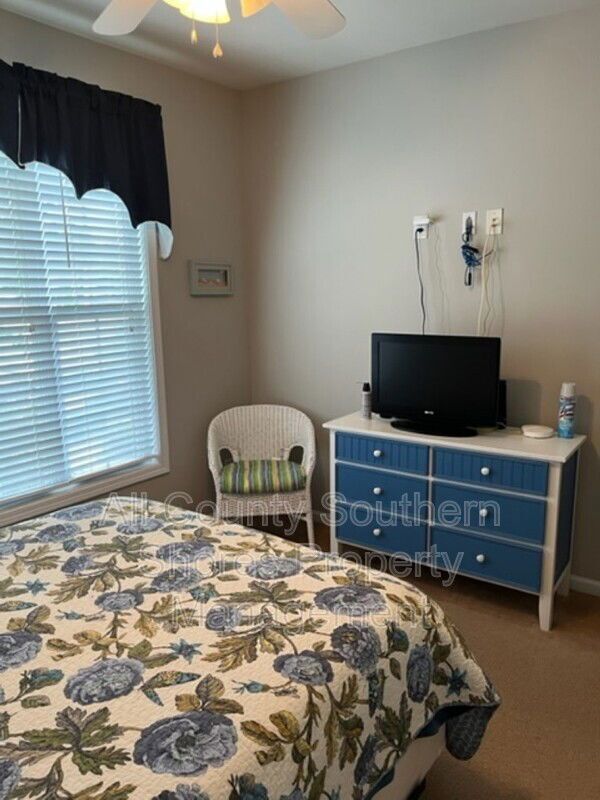 Building Photo - 264 Viareggio Road