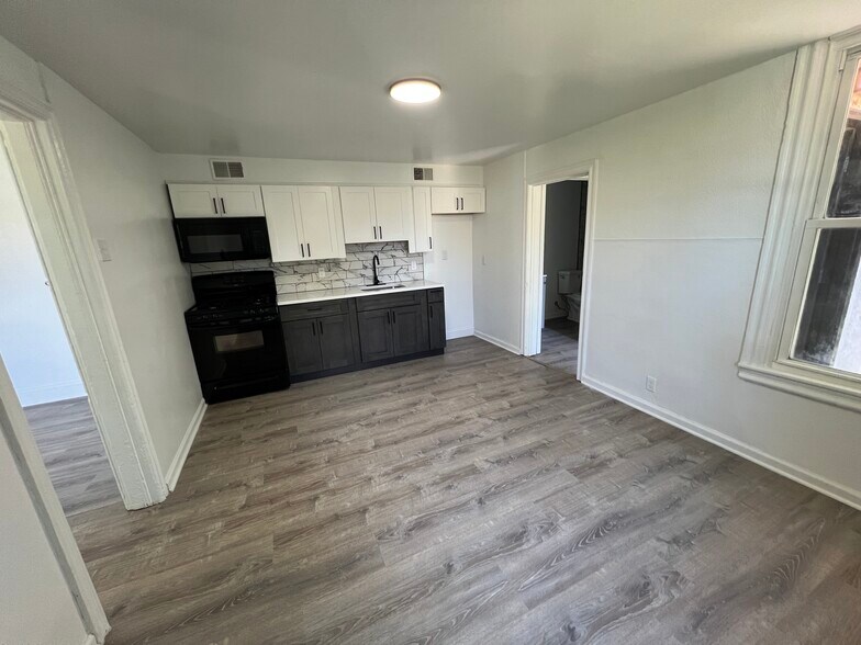 Building Photo - 2921 W 6th St