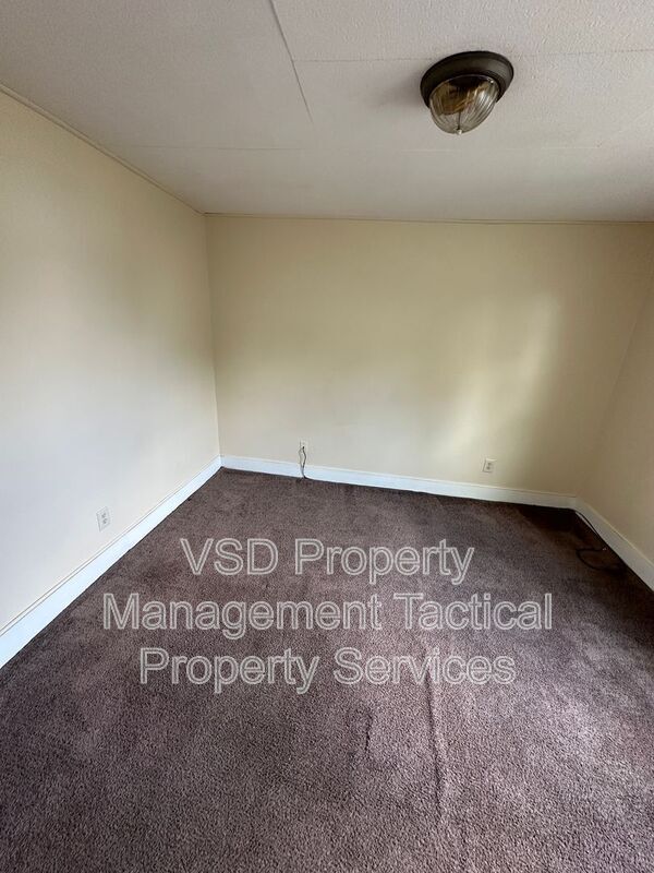 Building Photo - 4413 Woburn Ave