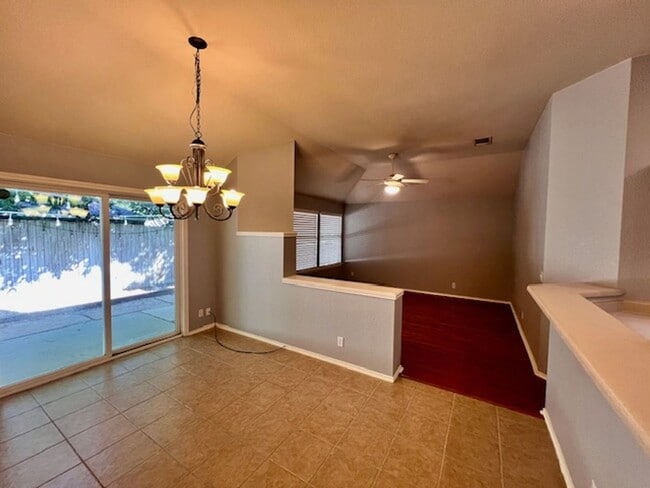 Building Photo - Steeds Crossing / One Story / 3 bedrooms, 2 bath, 2 living / Pflugerville ISD