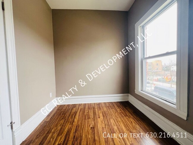 Building Photo - 6607 S Ellis-Unit 2