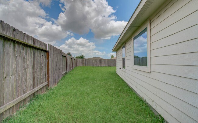 Building Photo - 23023 Black Mountain Ash Ct