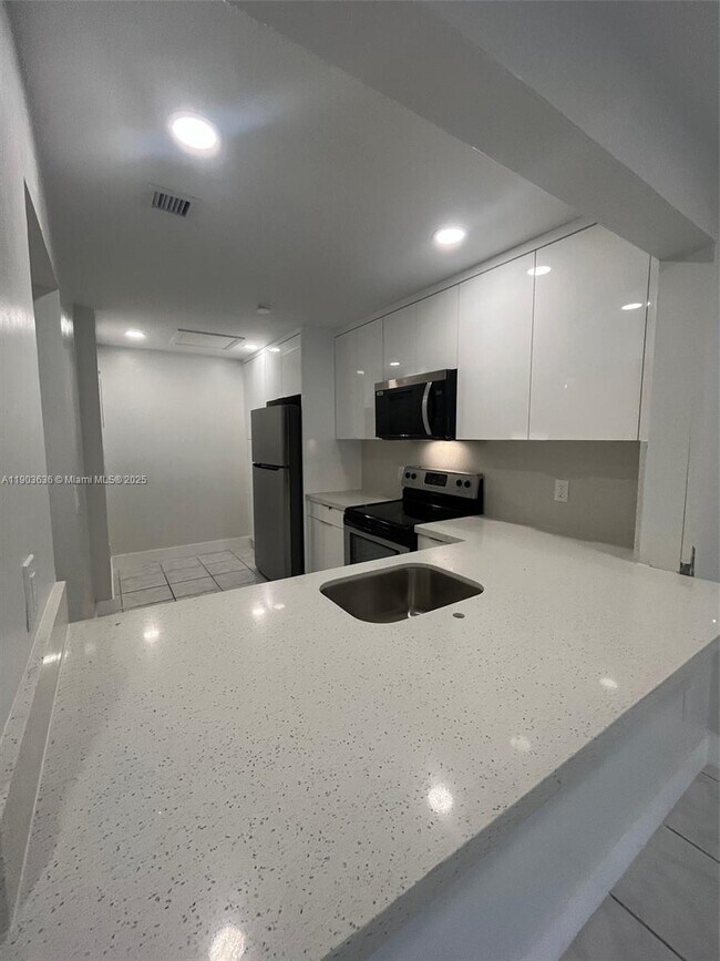 Building Photo - 871 NE 207th Terrace