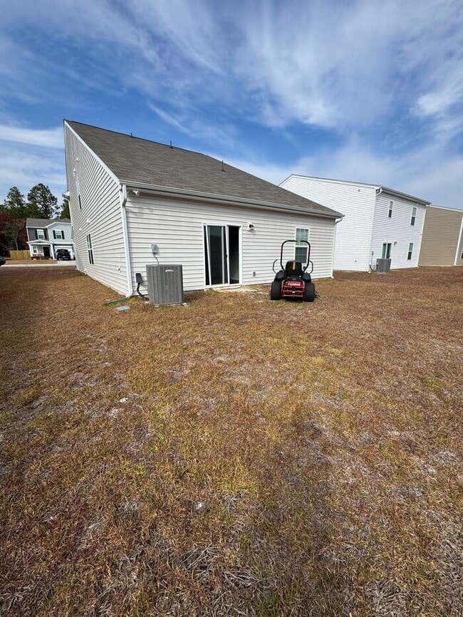 Building Photo - Beautiful 5 Bedroom Spacious Home