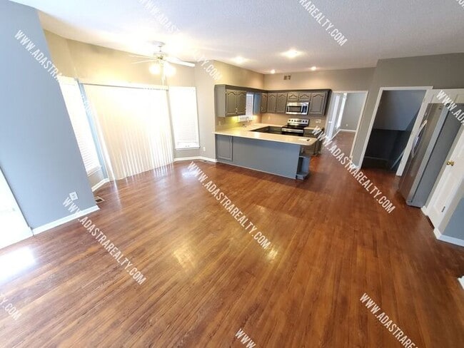 Building Photo - Gorgeous Blue Valley Home-Available in JULY!!
