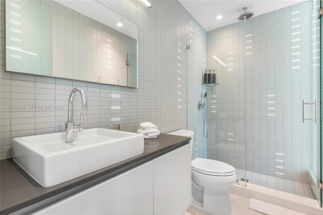 Building Photo - 440 S Hibiscus Dr