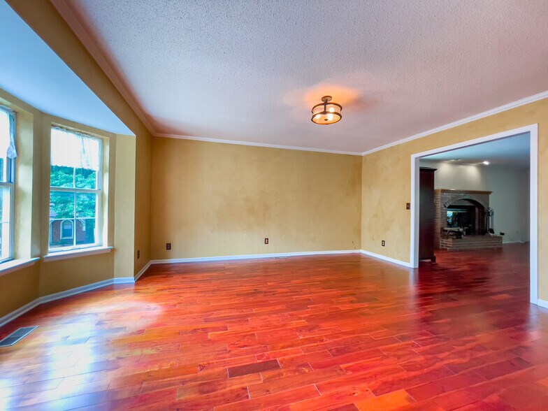 Huge Den/Home Office - 5421 NW Walden Dr