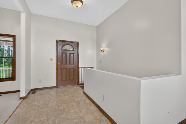 Building Photo - 133 Foxtail Dr