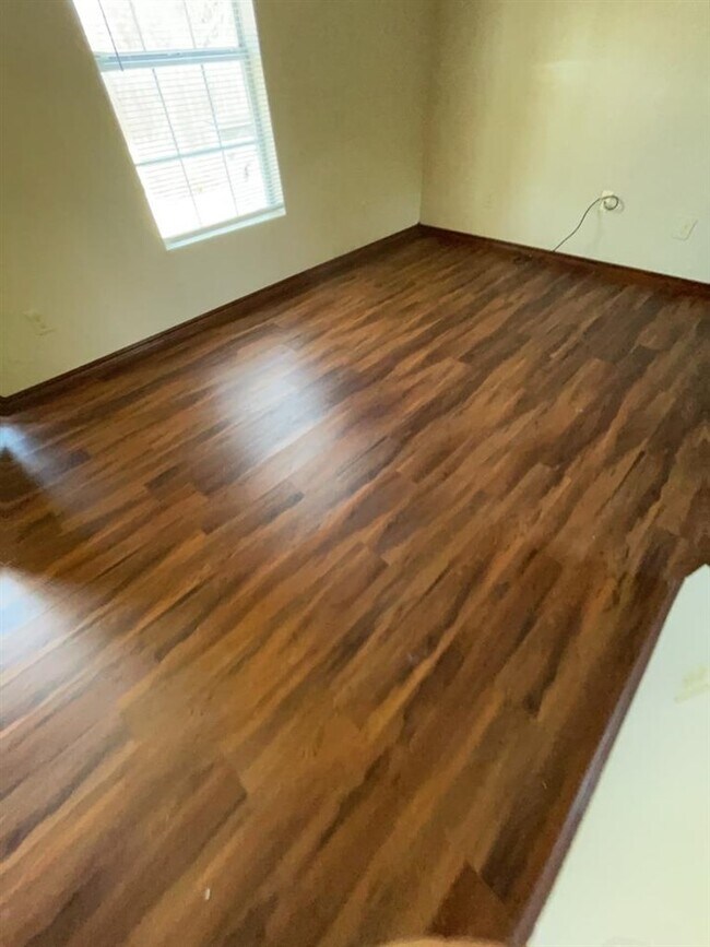 Building Photo - 1602 NW Lindy Ave