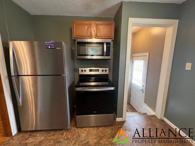 Building Photo - 729 Thurston St