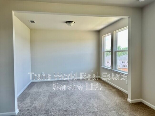 Building Photo - 5950 Green Ash Ct