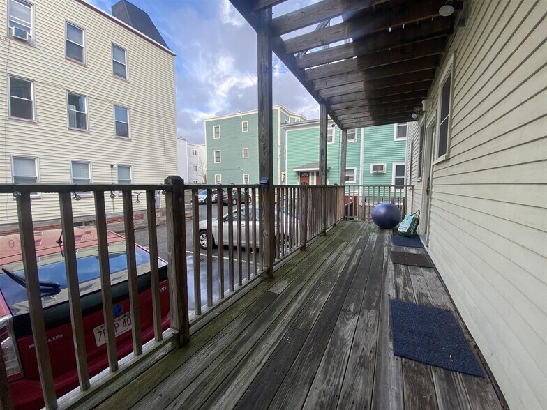 Building Photo - 359 Columbia St