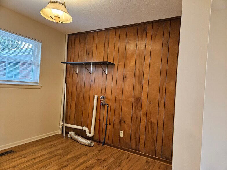 Building Photo - 303 S Germantown Rd