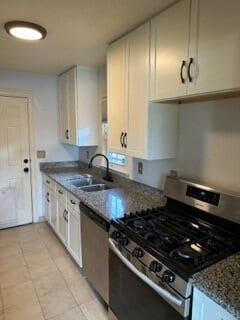 Building Photo - Charming 2-Bedroom Single Family Home with HUGE lot! Available 3/1